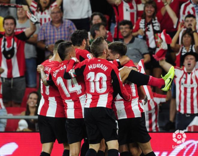 Los jugadores del Athletic Club celebran el gol de Raúl García ante la Real (Foto: LaLiga).