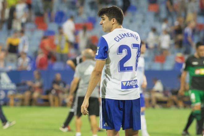 Enrique Clemente, durante su debut con el primer equipo del Real Zaragoza ante el Elche (Foto: Dani Marzo).