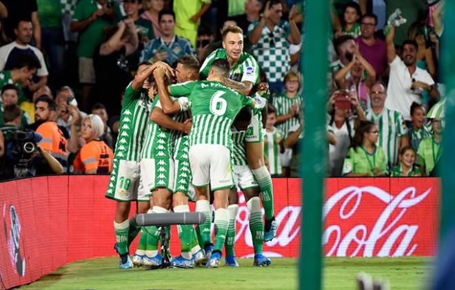 Loren celebra con sus compañeros el gol ante el Leganés (Foto: Kiko Hurtado).