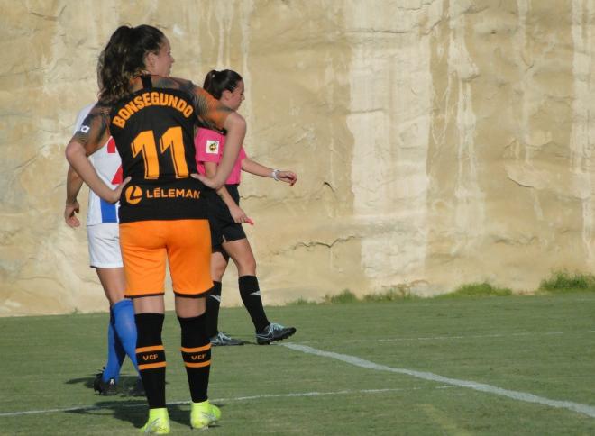 Flor Bonsegundo jugando con el Valencia CF (Foto: Valencia CF)