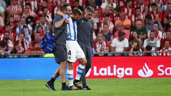 Illarra se retira lesionado del derbi vasco entre el Athletic y la Real Sociedad (Foto: RSO).