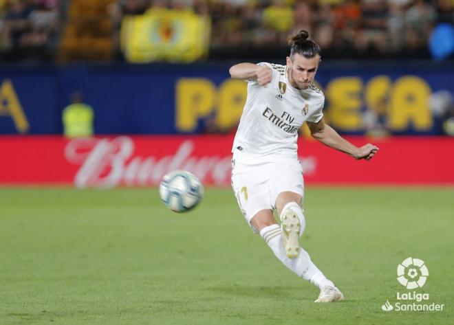 Gareth Bale golpea un balón (Foto: LaLiga).