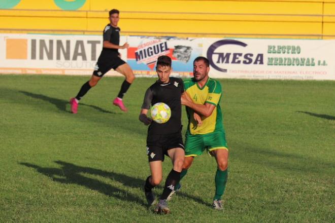 Imagen del partido entre Los Barrios y el Betis Deportivo (Foto: RBB).