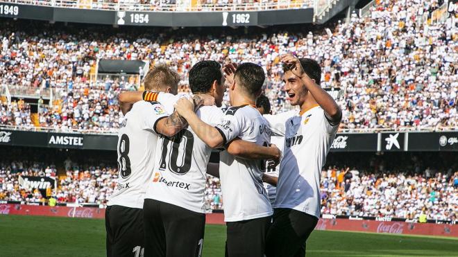 La plantilla del Valencia CF logrará sus objetivos, piensan los lectores de ElDesmarque Valencia. (Foto: Valencia CF)