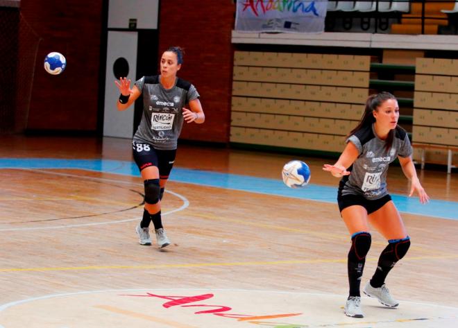 Sole López y Paula García, en una sesión en el Pérez Canca.