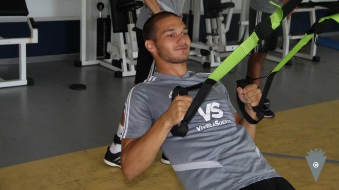 Jovanovic, trabajando en el gimnasio (Foto: Cádiz CF).