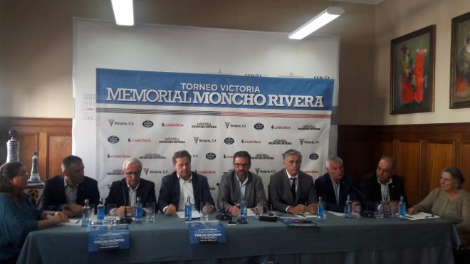 Rueda de prensa de presentación del Memorial Moncho Rivera en Ferrol (Foto: S. R.).