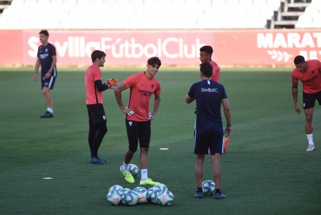 Bono, en su primer entrenamiento con el Sevilla FC: (Foto: Kiko Hurtado).