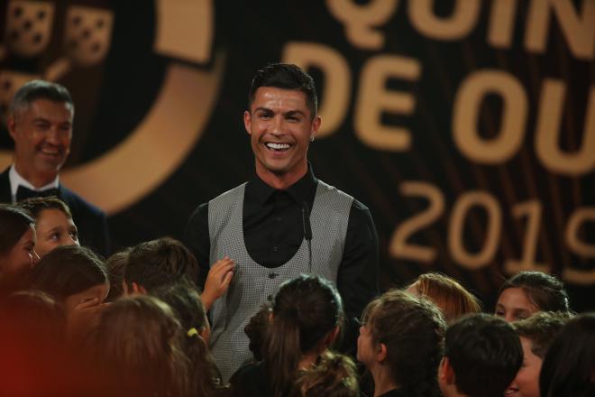 Cristiano, feliz tras recibir el galardón a mejor jugador del año