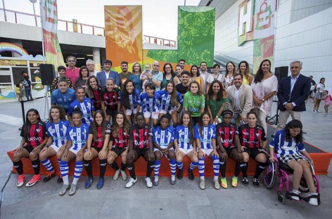 Imagen de la plantilla y cuerpo técnico del Sporting Club de Huelva (Holea).