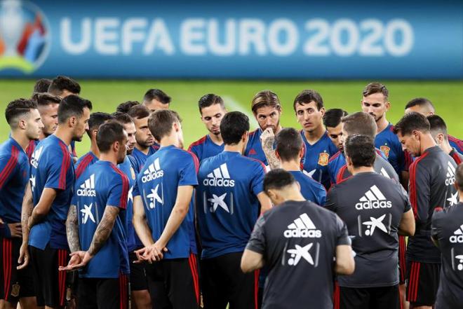 Entrenamiento de la selección en el estadio Nacional de Bucarest.