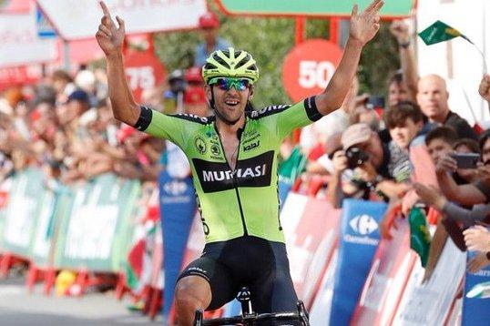 Mikel Iturria entra como ganador en la meta de Urdax (Foto: La Vuelta).