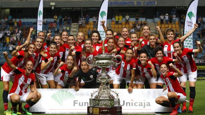 El Athletic Club levantó el primer Trofeo Carranza femenino en 2019 (Foto: EFE).