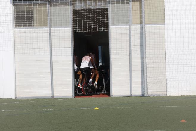 El entrenamiento del Valencia CF ha sido puramente físico. (Foto: David González)