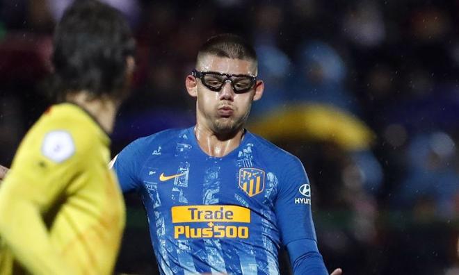 Francisco Montero usando sus gafas en su debut con el Atlético de Madrid (Foto: ATM).