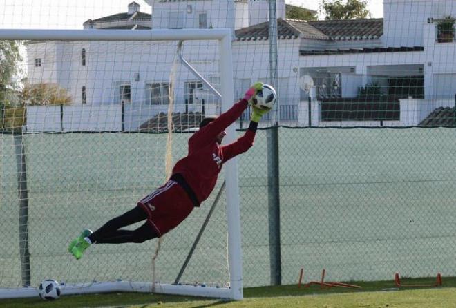 Néstor Díaz, entrenándose este verano (Foto: @nestordg1).