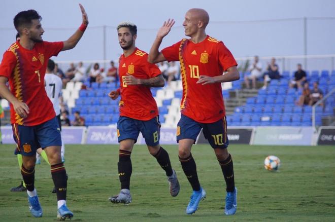 Víctor Mollejo celebra su gol ante Alemania la selección española sub 19 (Foto: @VictorMollejo7)
