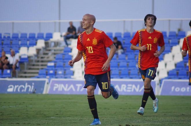 Víctor Mollejo celebrando su gol con la selección española sub 19 (Foto: @VictorMollejo7)