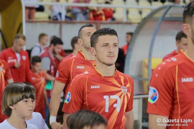 Bardhi con la selección macedonia. (Foto: Gazeta Lajm)