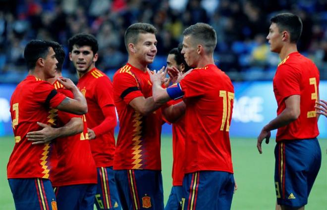 José María Amo celebra el gol de Dani Olmo en Astana.