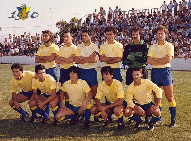 Un once inicial del Cádiz de la temporada 1981/82 (Foto: Alineaciones Internacional).