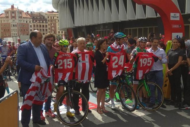 Athletic, Bilbao y la Vuelta Ciclista se fusionan ante San Mamés (Foto: DMQ Bizkaia).