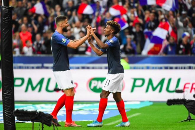 Giroud y Coman, celebran un gol con Francia.