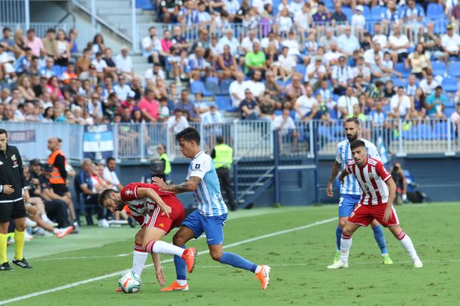 Lance del partido de ida entre el Málaga y el Almería (Foto: Paco Rodríguez).