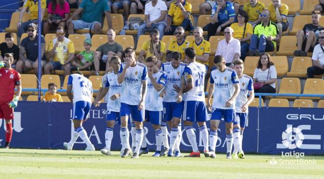 El Real Zaragoza celebra el gol de Dwamena ante el Alcorcón (Foto: LaLiga).