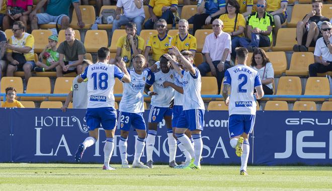 El Real Zaragoza celebra el gol de Dwamena ante el Alcorcón (Foto: LaLiga).