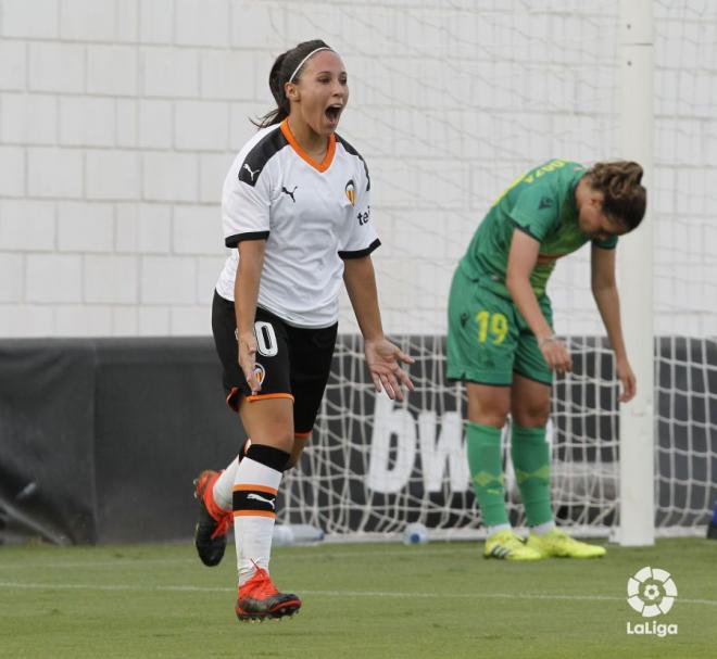 Mari Paz Vilas celebrando un gol con el Valencia CF (Foto: LaLiga)