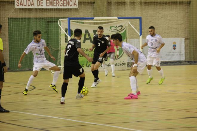 Un lance del partido (Foto: UMA Antequera).