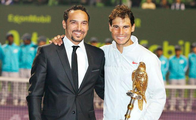 Rafa Nadal y Karim Alami posan juntos en un torneo.