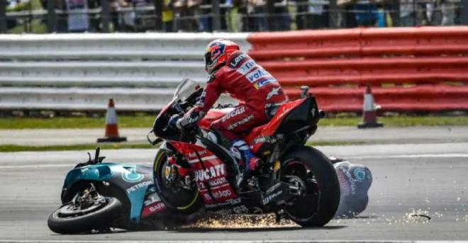 Imagen del increíble accidente entre Dovizioso y Quartararo (Foto: MotoGP.com)