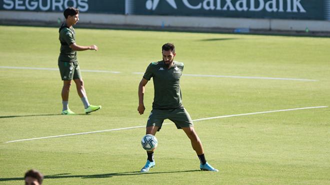 Borja Iglesias, durante un entrenamiento con el Betis (Foto: Kiko Hurtado).