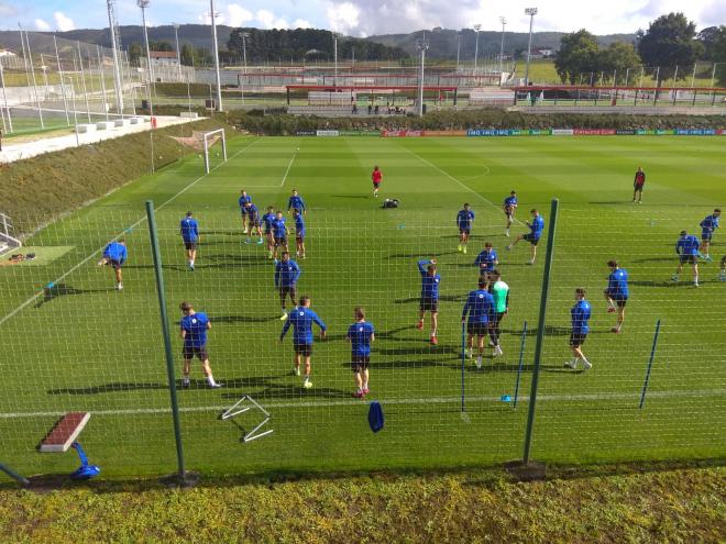 El Athletic durante un entrenamiento en Lezama. (Foto: DMQ Bizkaia).