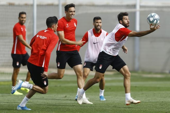 Los jugadores del Granada en un entrenamiento (Foto: Granada CF).