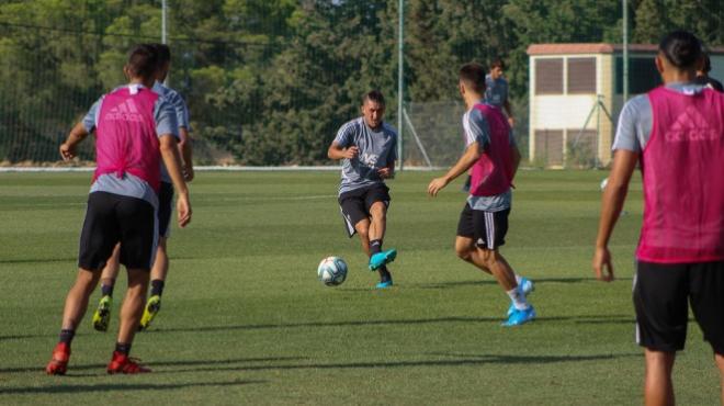 Espino, en un entrenamiento (Foto: Cádiz CF).