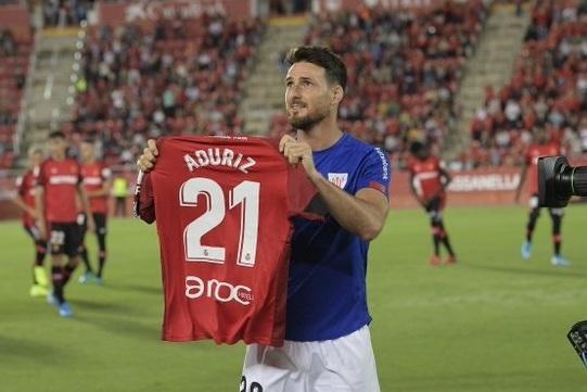 Aduriz, durante su homenaje antes del Mallorca-Athletic (Foto: Athletic Club).