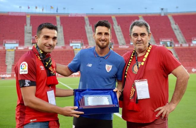 Aduriz ha recibido el reconocimiento de los peñistas del Mallorca (Foto: Athletic Club).