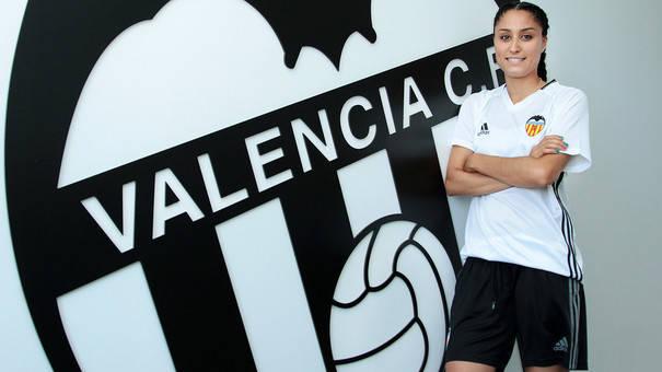 Débora García presentada como jugadora del Valencia CF (Foto: Valencia CF)