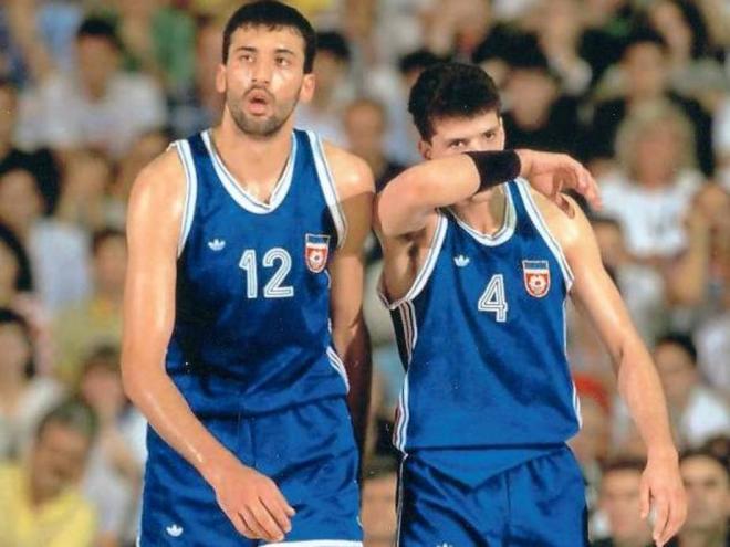 Vlade Divac y Drazen Petrovic, durante el Mundial de Yugoslavia de 1990.
