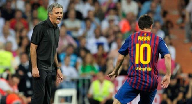 Mourinho y Leo Messi durante un encuentro (Foto: EFE).