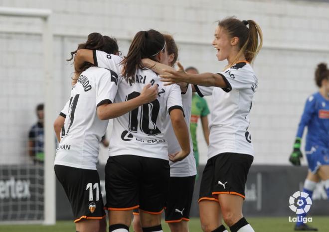 El Valencia CF Femenino celebra el gol ante la Real Sociedad (Foto: LaLiga)