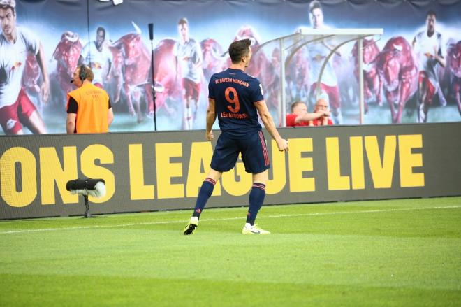 Lewandowski celebra su gol ante el RB Leipzig.