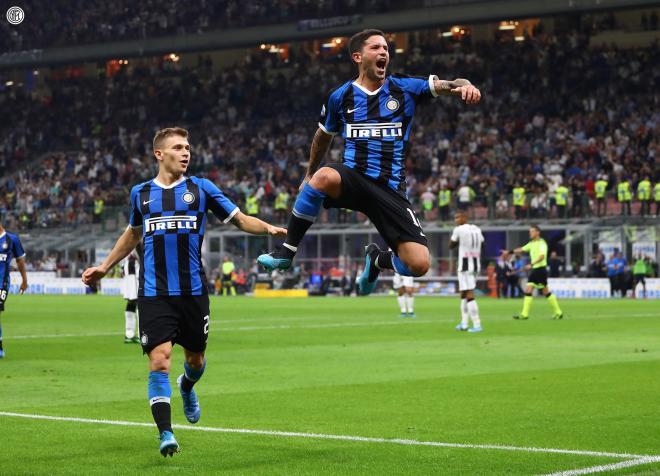 Stefano Sensi celebra el gol del Inter.