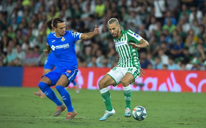 Sergio Canales controla la pelota (foto: Kiko Hurtado).