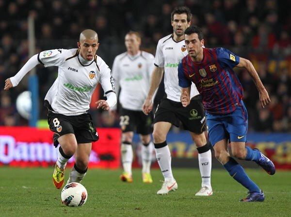 Feghouli en otra noche fatídica en el Camp Nou (Foto: Valencia CF)