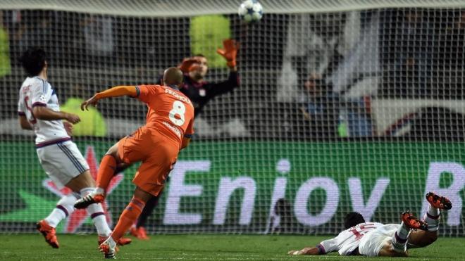 Feghouli marca el 0-1 en Lyon (Foto: UEFA)