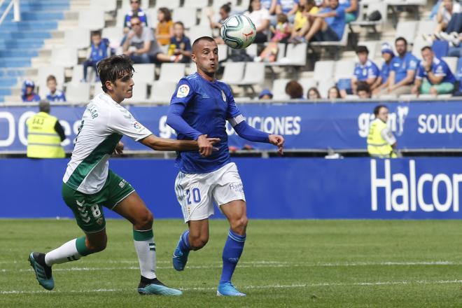 Sergio Tejera, durante un lance del Real Oviedo-Elche (Foto: Luis Manso).